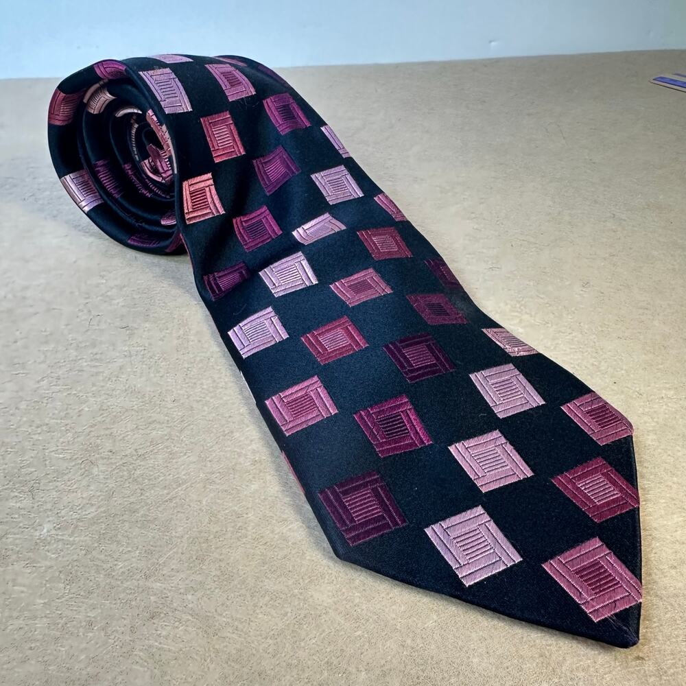 BCBG TIE Attitude 3.5" x 60" Preppy Imported silk black Plum pink Geo pattern